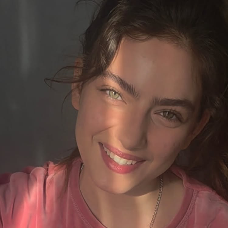 Instagram post by @ava.yaman: 🌱🌼🌱 Bende sizi şimdiden çok özledim 🥰❤️🌺