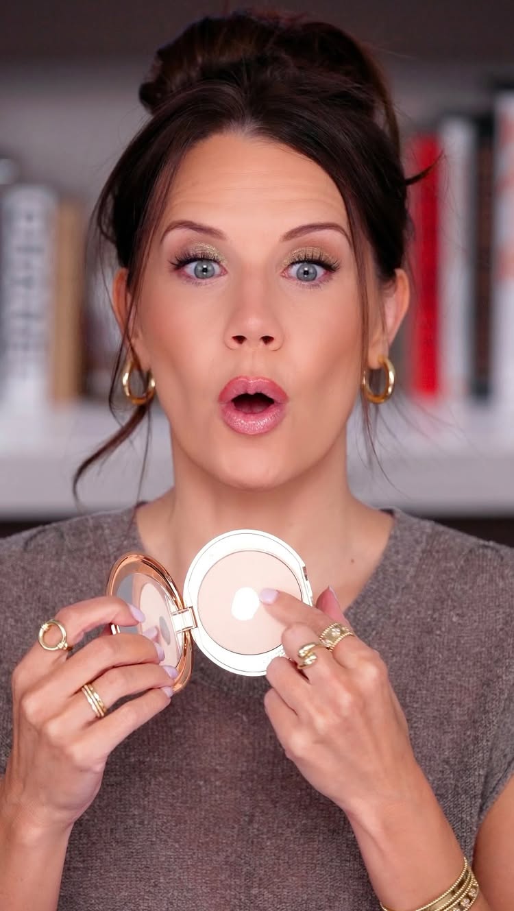 Instagram post by @glamlifeguru: Perfect Products Only 💋❤️