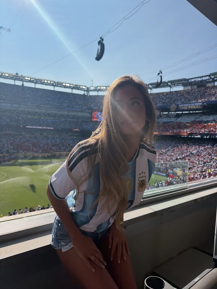 Instagram post by @hannah_cpalmer: beyond grateful for this once in a lifetime experience ⚽️🏟️❤️