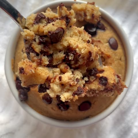 Instagram post by @honeyb_healthy: Chocolate Chip Oatmeal Bake coming soon… 😏