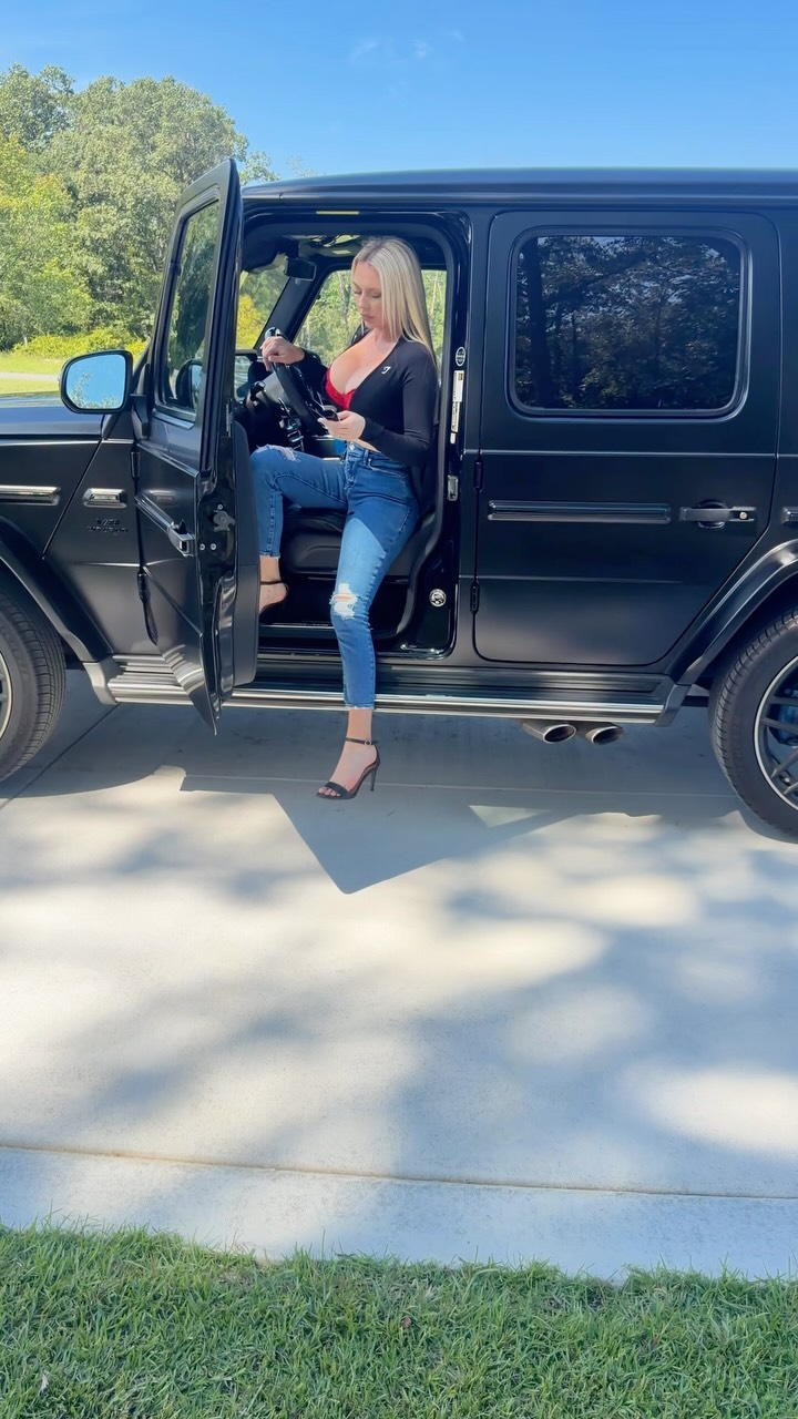 Instagram post by @kaeleereneofficial: 🦶