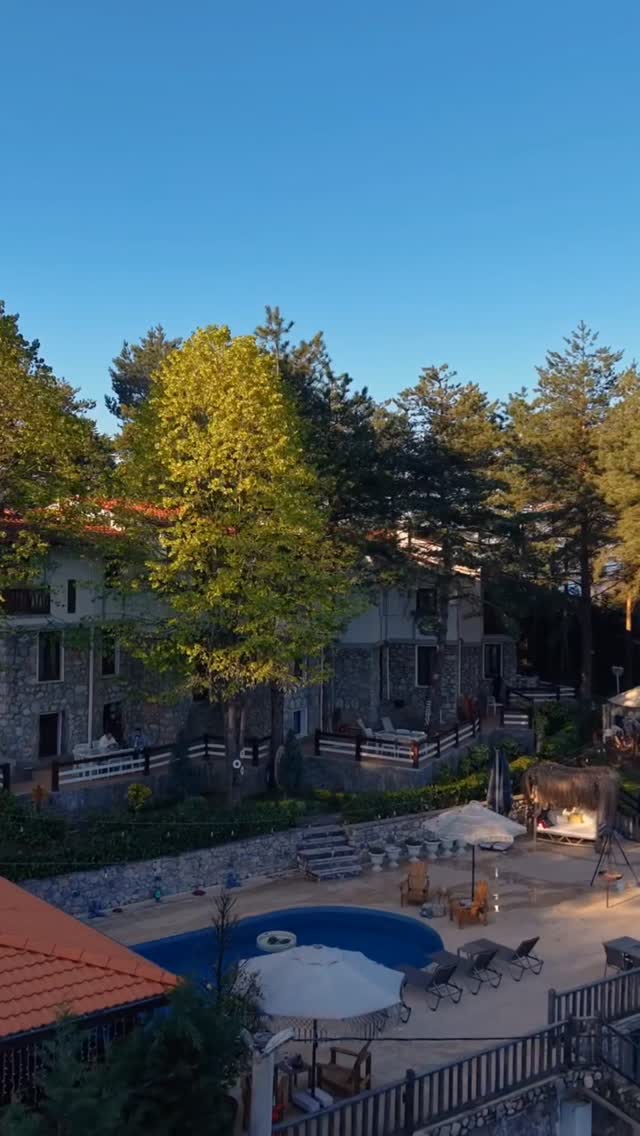Instagram post by @karakayavillasuite: Herkesin gidemediği yerler vardır… Burası tam olarak orası. ✨ Şehrin hemen yanı başında,ama sadece b…