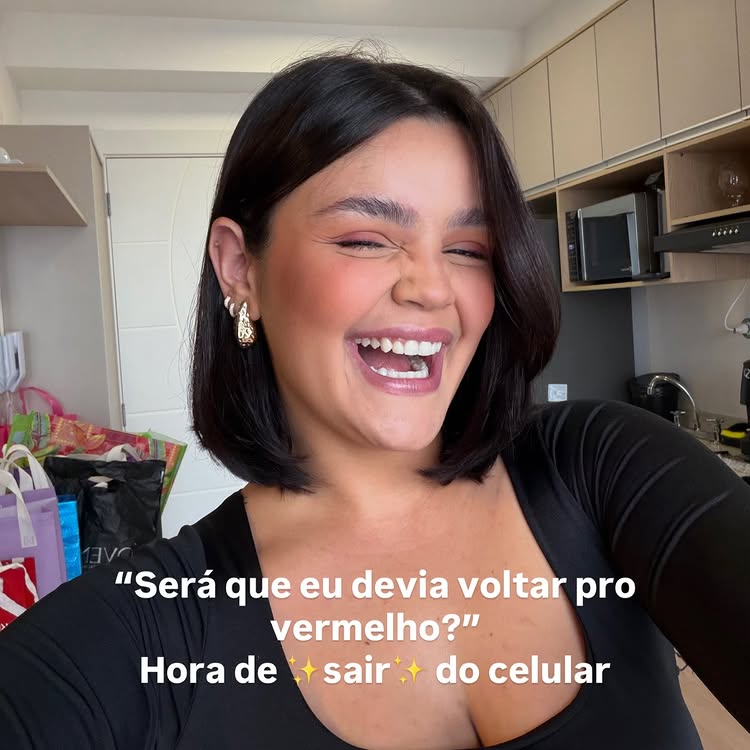 Instagram post by @kareen_lourenco: Entrando pra trend na minha versão 👀 #explorer #trend #ugc