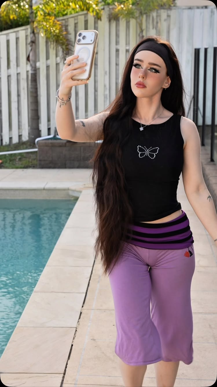 Instagram post by @lararosewalks: Can you tell I’ve gained some lbs