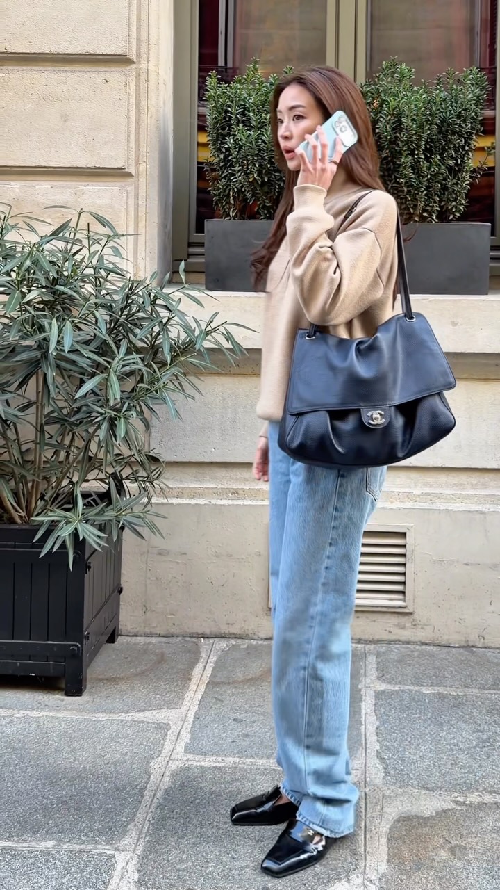 Instagram post by @mmiunatshaa: Morning fit check🐿️🖤 @chanelofficial #CHANELSpringSummer #CHANEL #PFW #CHANELSS27xLenaMiu #MiuNats…