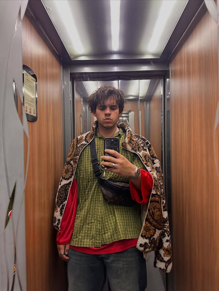 Instagram post by @nicolasvanko: 🧎➡️🧎