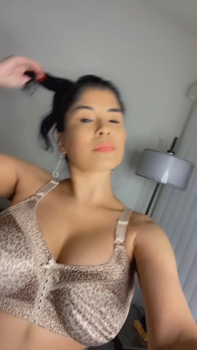 Instagram post by @princess_alexisamore: I hope everyone is having a wonderful Saturday so far βΊοΈ Espero que estΓ©n teniendo un sΓ‘bado maravilβ¦