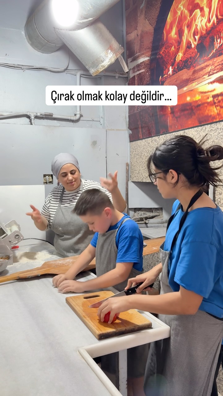 Instagram post by @seldaninonerileri: Bu yaz elimin altında çırak sayımız fazla 😅Çocuklar hevesli ama bir okadar dalgınlar ….Video tamame…