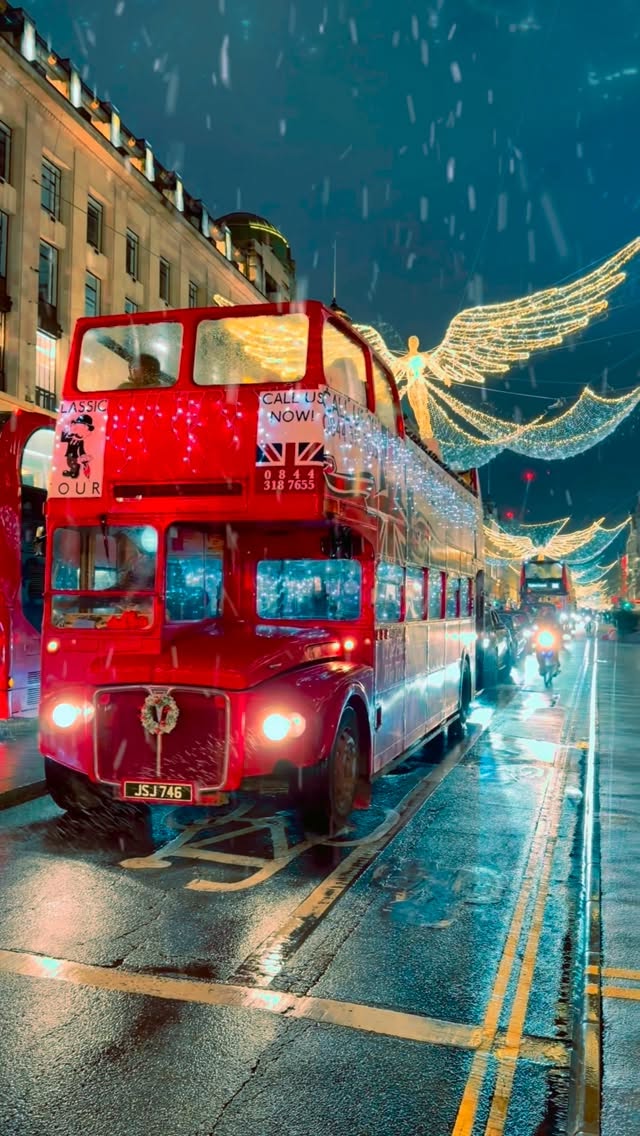 Instagram post by @sennarelax: In December, London glows with magic, turning every street into a winter story. ☃️🤍 🇬🇧😍 #InTheMo…