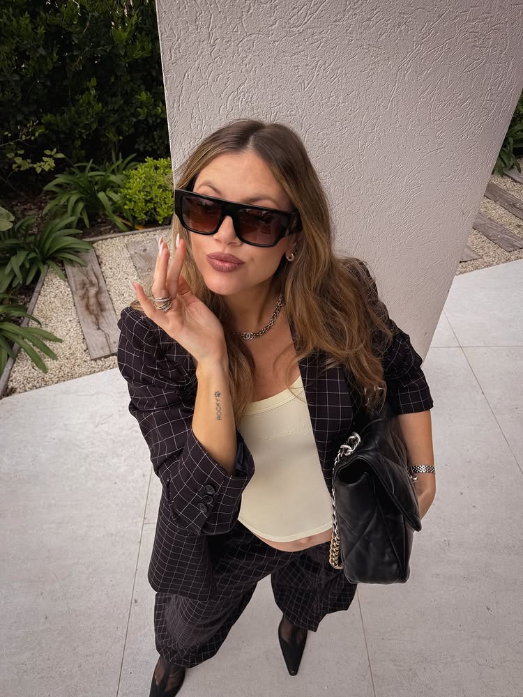 Instagram post by @stephaniedemner: Look del día 🫰🏻✨ @edithaus_____ @rickysarkany Styling @pau.basso