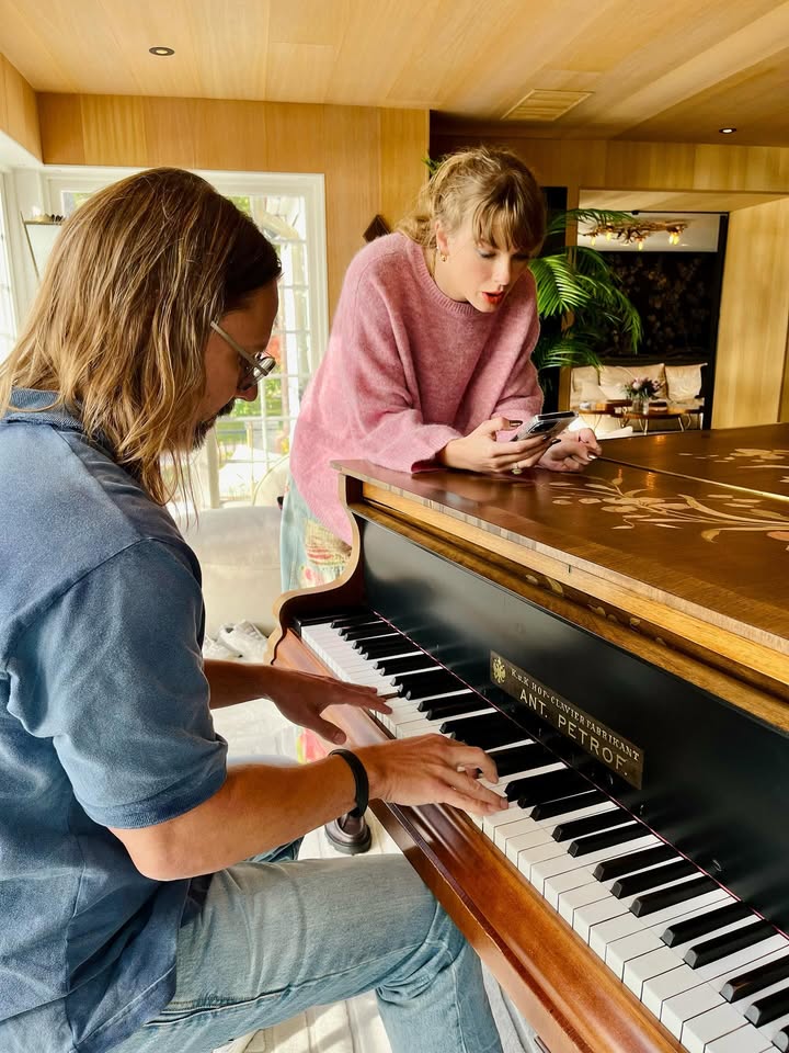 taylorswift post