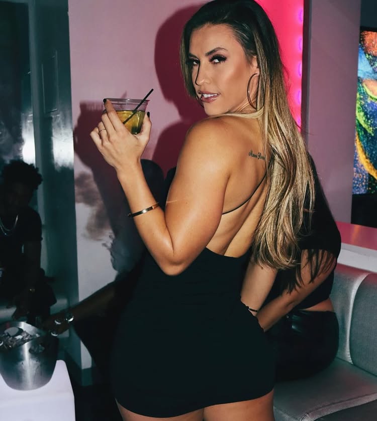 Instagram post by @therealkelsimonroe: I can NOT wait to be able to enjoy an alcoholic beverage soon☝️😂❤️