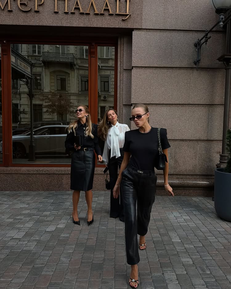 Instagram post by @valerakomarova