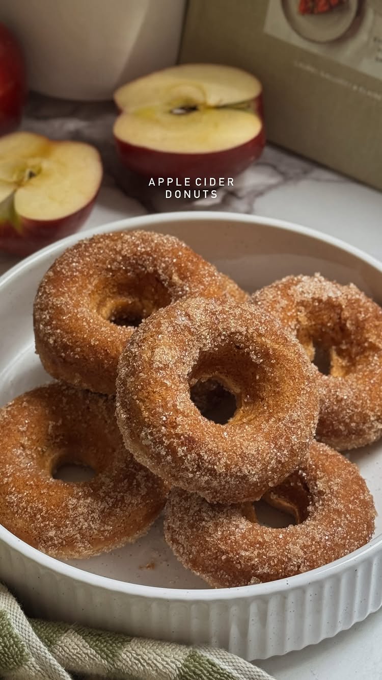 Instagram post by @whatrobineats: Comment APPLE for my baked apple cider donut recipe sent to your DM’s!! 🍎 Everyone claims their rec…